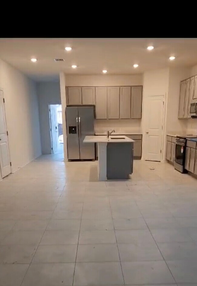 1427 Brentwood Dr, Kissimmee, FL 34746 - photo 7