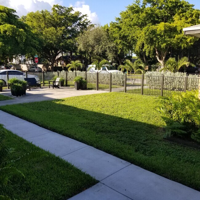 515 S 20th Ave unit EFFICIENCY FIVE, Hollywood, FL 33020 - photo 7