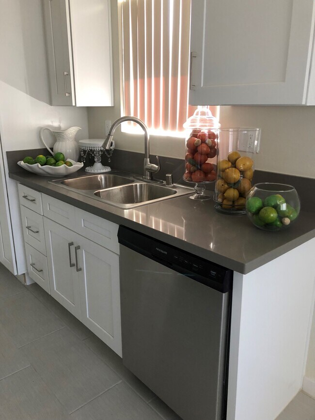 Foothill Apartments, Sylmar, CA 91342 - photo 3