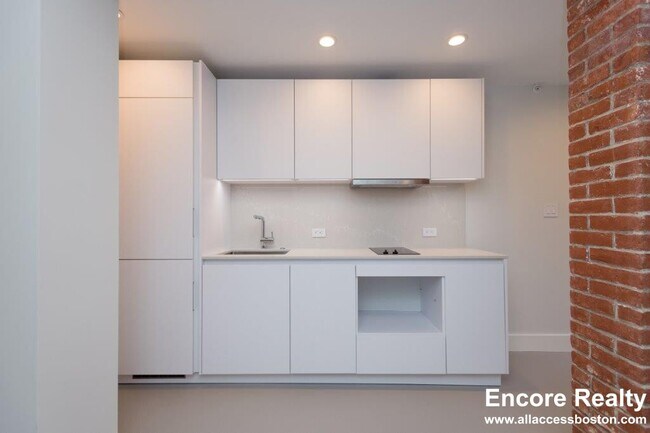 461 Massachusetts Ave unit D, Boston, MA 02118 - photo 5