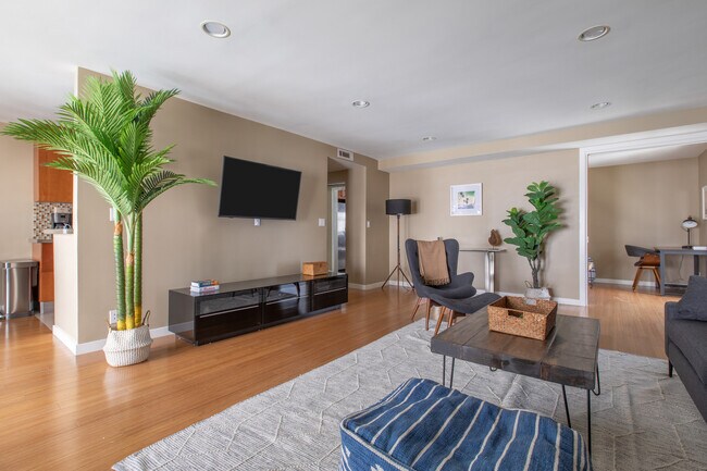 4407 Francis Ave unit 204, Los Angeles, CA 90005 - photo 7