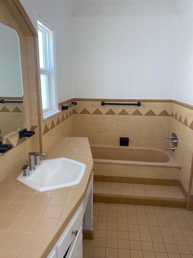 841 S Shenandoah St unit 841, Los Angeles, CA 90035 - photo 4