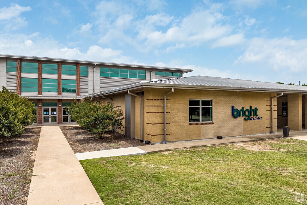 nurtures a learning environment for all students at Bright Academy in the Frisco neighborhood.