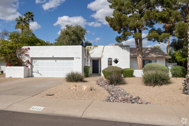 Many homes in Kierland have little Mid-century design touches that gives the area character.