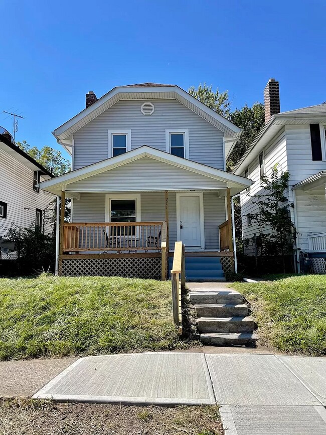 711 Seymour Ave unit Room I, Columbus, OH 43205 - photo 2