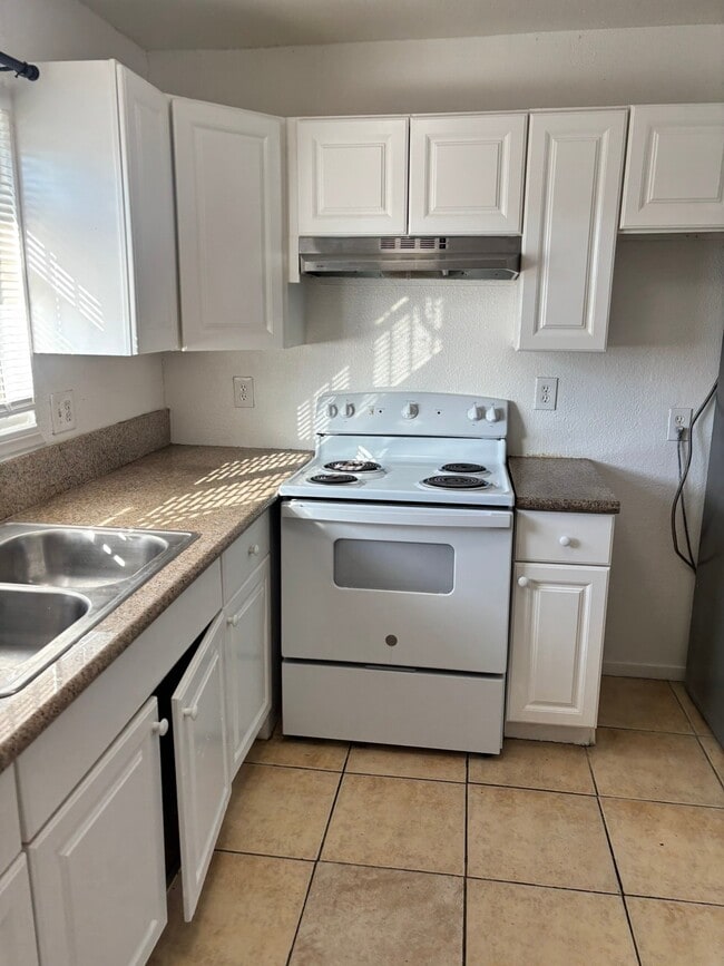 1644 Cadillac Ln, Las Vegas, NV 89106 - photo 4