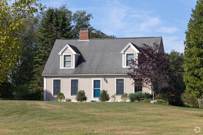 Cape Cods on large, scenic lots are common in East Kingston.
