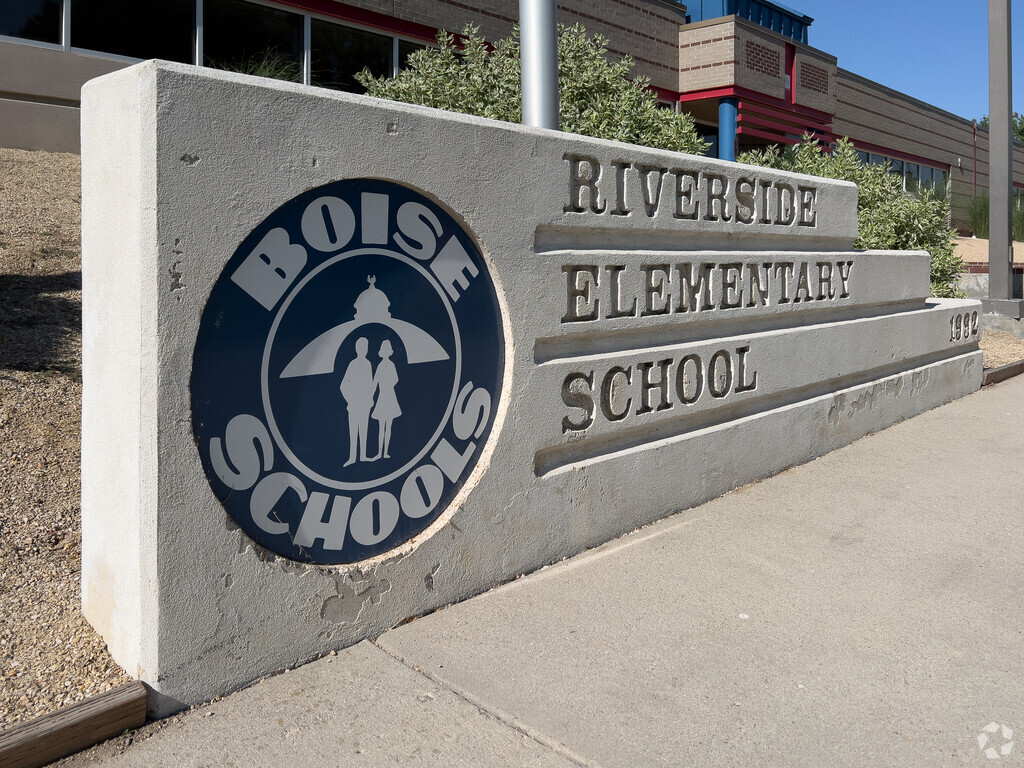 The Riverside Elementary School entrance sign.