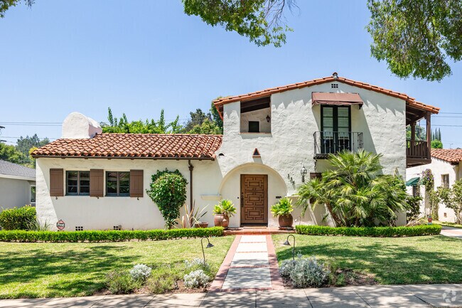 Older Spanish style homes from 1920's and 30's are native to San Rafael Hills in Pasadena, CA.