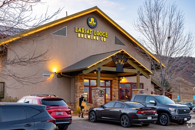 Lariat Lodge Brewing Co. in Summit Ridge at West Meadows offers craft beer and a patio.