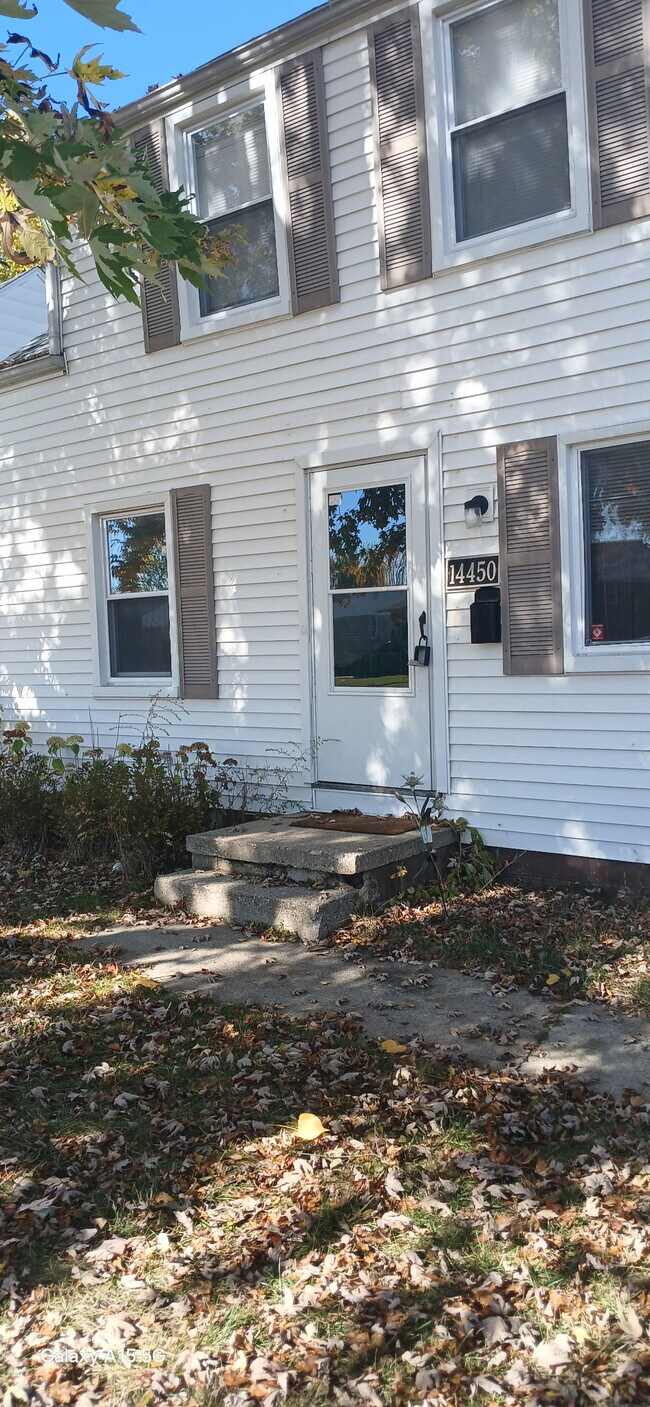 14450 Borgman St, Oak Park, MI 48237
