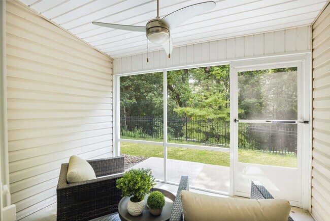 Redwood Amherst, Elyria, OH 44035 - photo 3