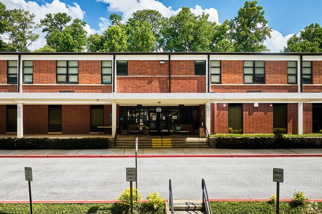 High Point Elementary School serves students K-5th grade.