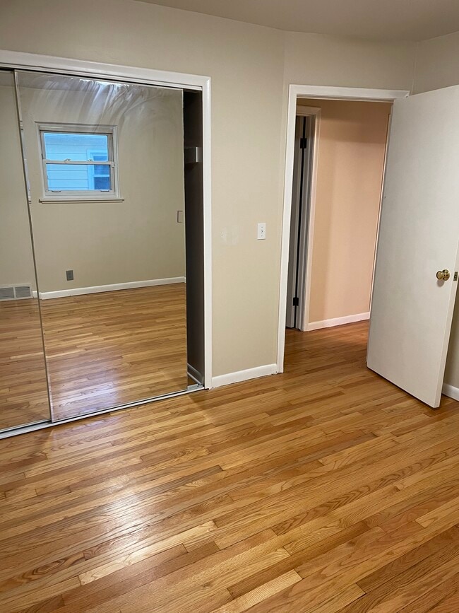 6217 Beech Daly Rd, Taylor, MI 48180 - photo 2