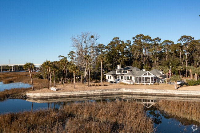 Homes on Skidaway Island sit on large waterfront lots.