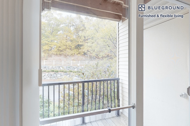 100 Lexington Ridge Dr unit FL2-ID4128A, Lexington, MA 02421 - photo 4