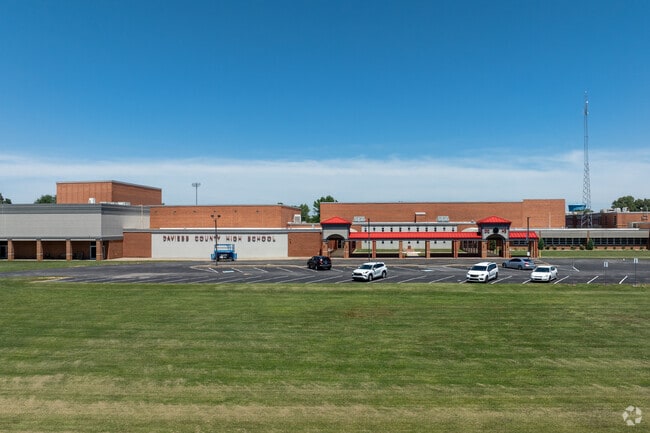 Daviess County High School has students in grades 9-12.