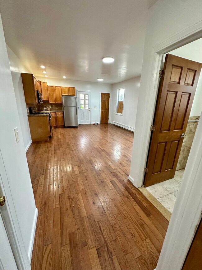 37 Independence St unit 2R, White Plains, NY 10606 - photo 5