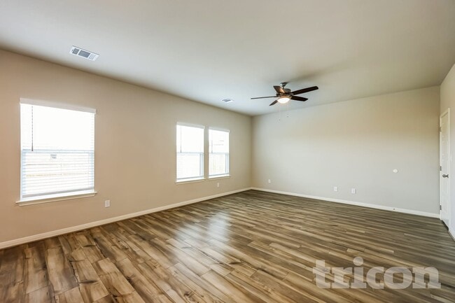 13507 Paxton Blvd, Saint Hedwig, TX 78152 - photo 3