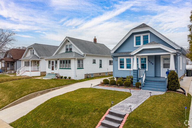 Single-family homes with lovely yards are found throughout LaFollette Park.