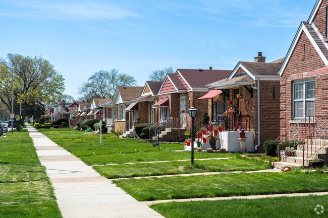 There are many homes made out of brick masonry in the Calumet Park neighborhood.