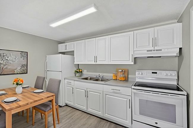 33-web-or-mls-IMG_7363 virtually staged.jpeg