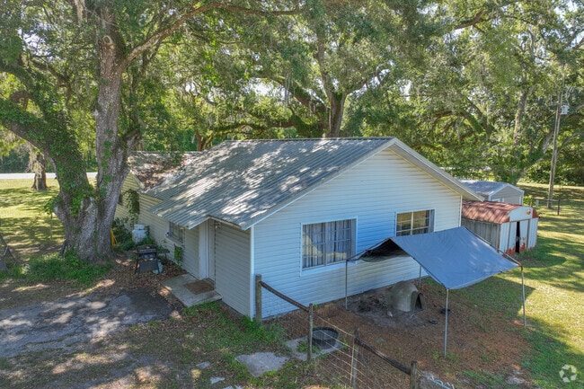 There are many buildings for classrooms on-site at Maranatha Christian Academy.