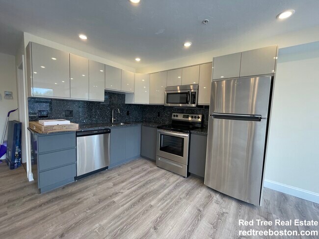 1016 Commonwealth Ave, Boston, MA 02215 - photo 2