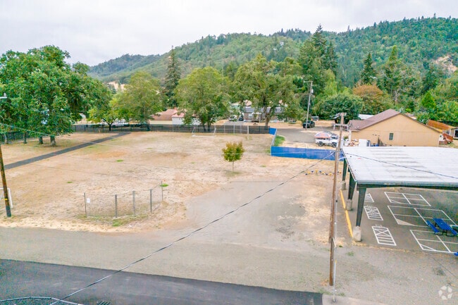 Winchester Elementary: Where education and community come together in Roseburg.