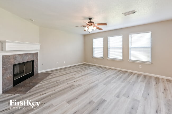 25106 Twister Tr, Spring, TX 77373 - photo 2