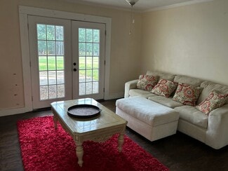 707 E Mcintosh Rd, Griffin, GA 30223