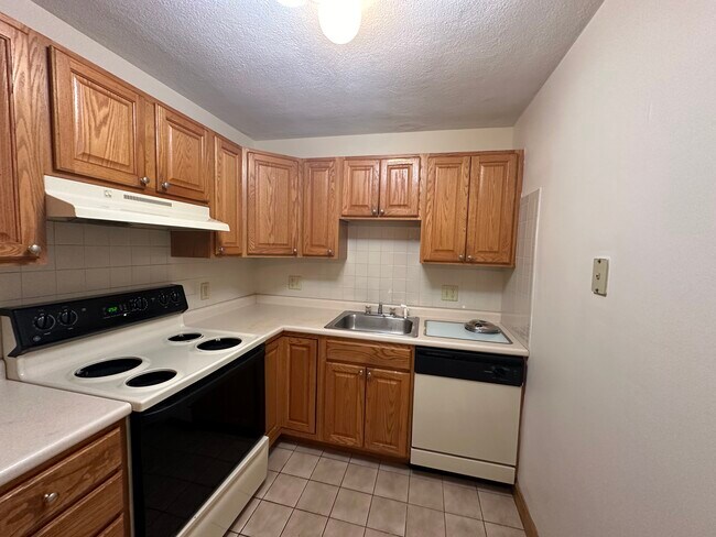 282 Grove St unit 3, Auburndale, MA 02466 - photo 5