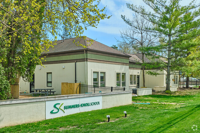 Summers-Knoll School offers progressive preschool through 8th grade to Ann Arbor students.