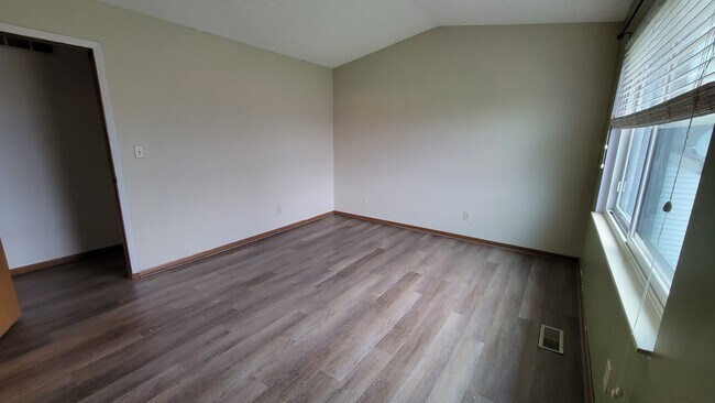 2432 Sawbury Blvd, Columbus, OH 43235 - photo 3