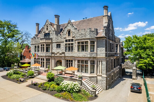 Mansion On 5th is a great area to visit Shadyside.