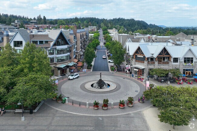 Lake Oswego has amazing shopping areas near the Glenmorrie neighborhood.