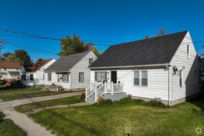 The residents of Central Lima take great care in the upkeep of their homes and landscaping.