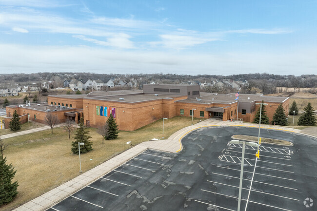 Redtail Ridge Elementary has a student-teacher ratio of 17 to 1.