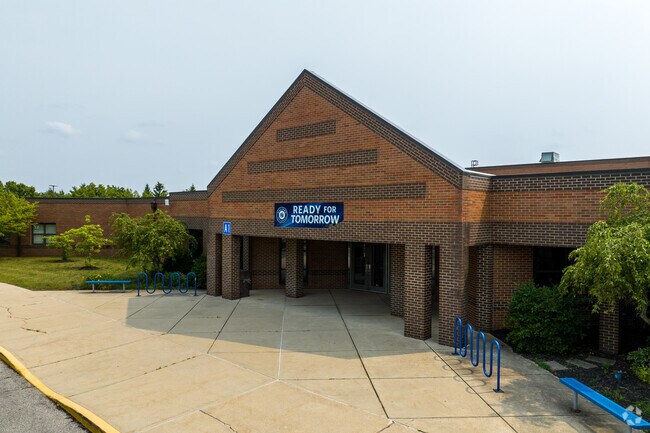 Hilliard Tharp Sixth Grade Elementary School has a student-teacher ratio of 18-1.