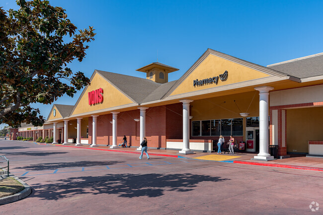 Haggin Oaks residents shop at Von's for all thier grocery and pantry needs.