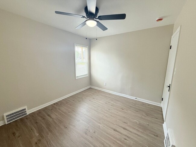 15909 Maddelein St, Detroit, MI 48205 - photo 4