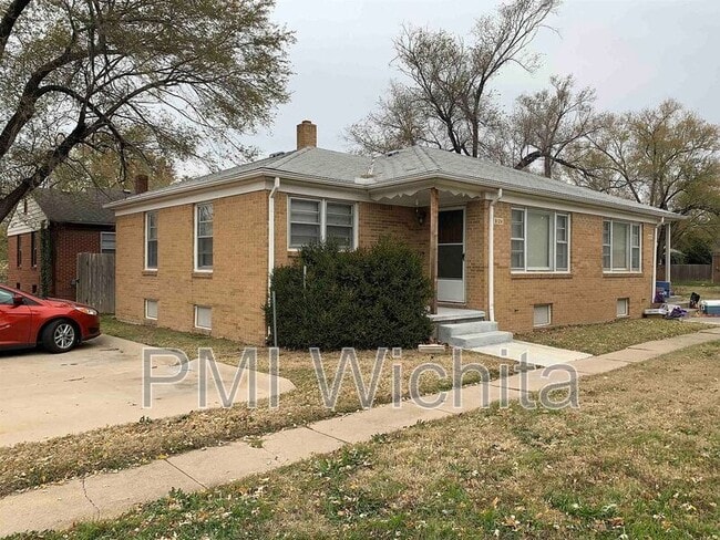6124 E Harry St, Wichita, KS 67218 - photo 2