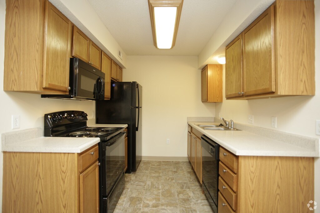 Ridgeport Apartments and Townhomes 7003 W 34th St N, Wichita, KS