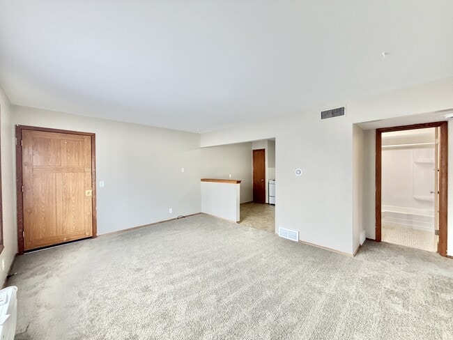 1320 N Randall Ave unit 4, Janesville, WI 53545 - photo 5