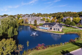 6048 Chasewood Pkwy Unit 205, Minnetonka, MN 55343