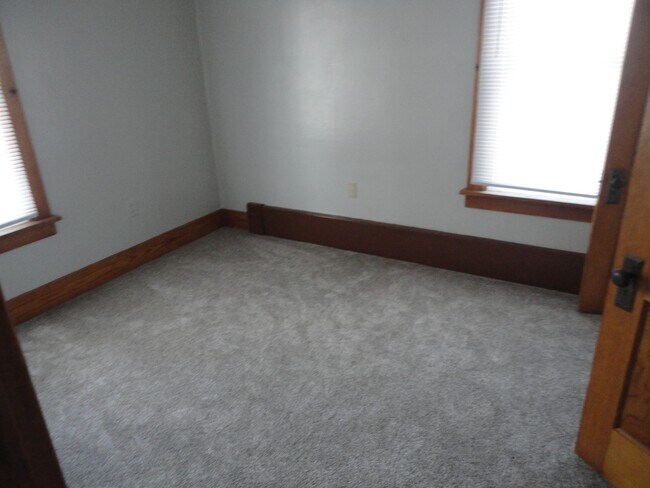 1604 Franklin St, Cedar Falls, IA 50613 - photo 4