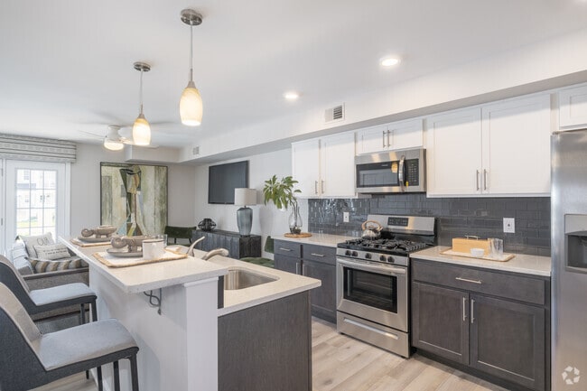 1 BR, 1BA - 880SF Kitchen