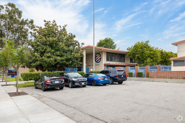 Carson Street Elementary School is located on Carson St.