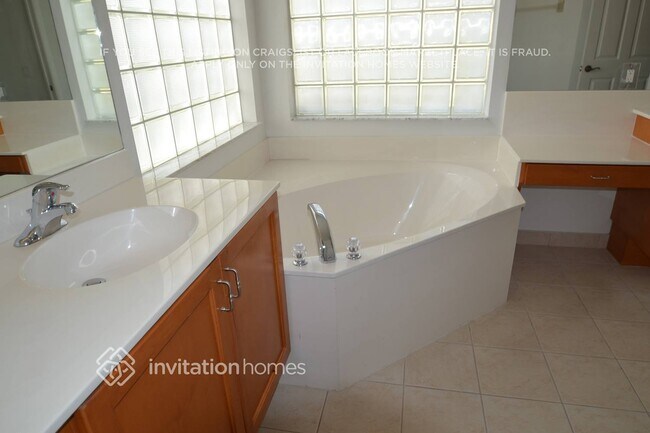 3711 65th Ave E, Sarasota, FL 34243 - photo 7