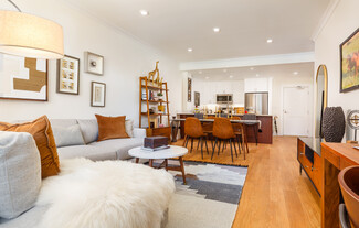 130 Gerry Rd, Chestnut Hill, MA 02467